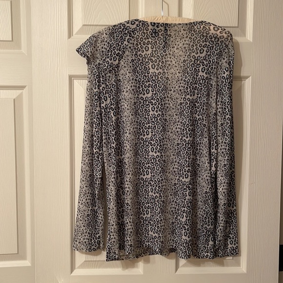 Skye’s the limit V Neck Top with Cascading Ruffle Size Large - Picture 2 of 9